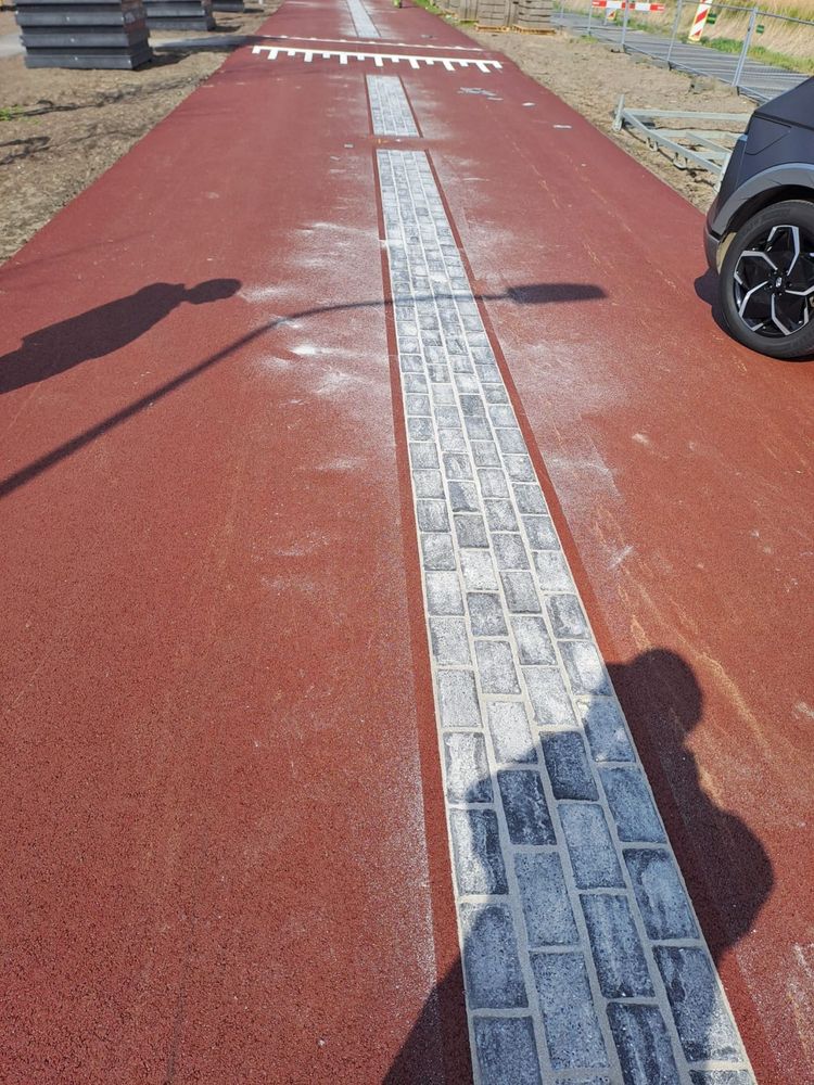 Brick divider on cycle street