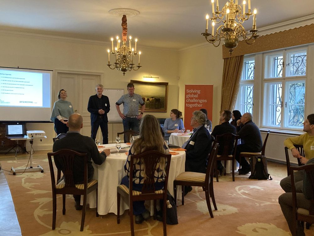 People gather in a room for a workshop with Dutch experts 
