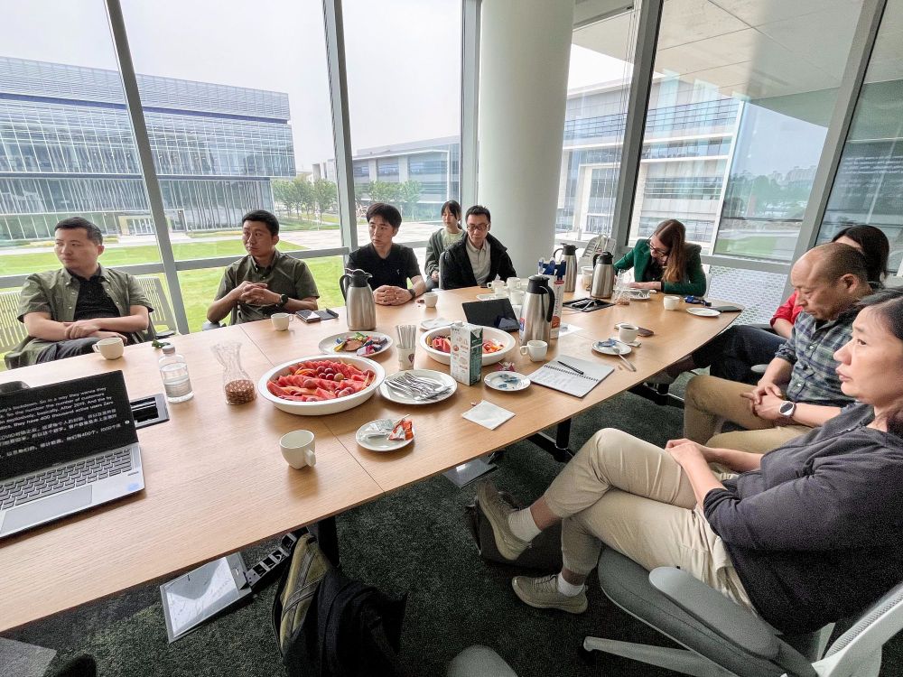 Photos from a cycling event in Kunshan, China that included a bike ride, guest lecture, and roundtable discussion.