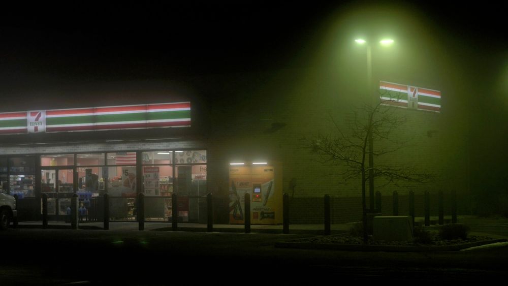 Foggy picture of a 7 Eleven