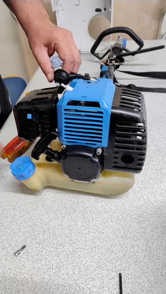 A 2-stroke motor.