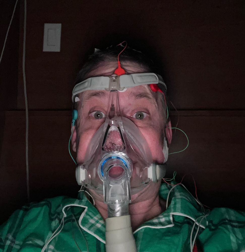 Poster in CPAP mask and electrodes
