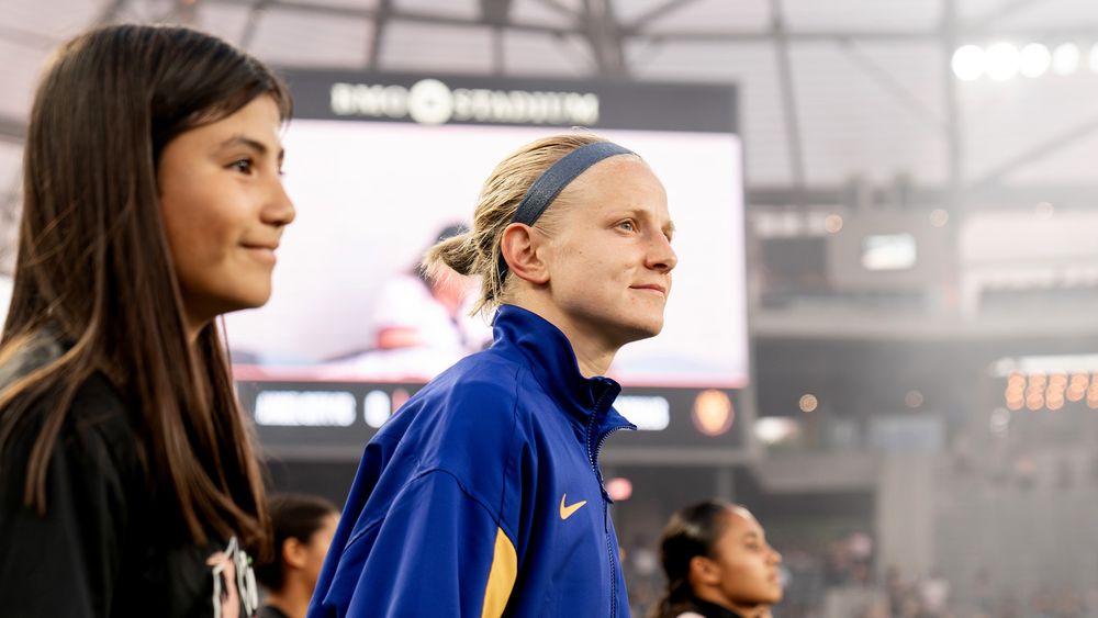 Po walking out during a match with a kid next to her