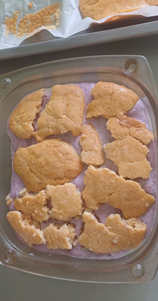 Una de las capas del tiramisú, con bizcochos de soletilla caseros amorfos