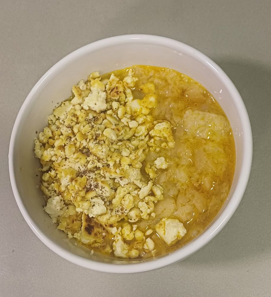 Sopa de ajo con tofu desmigado en vez de huevo