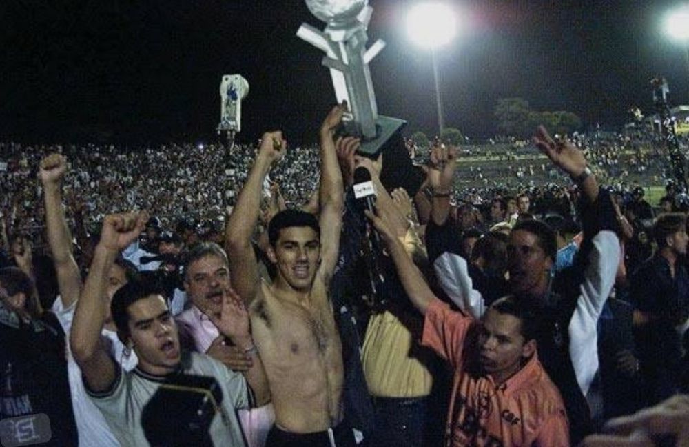 Campeão Copa do Brasil 2002 
🖤🤍🏆🏆