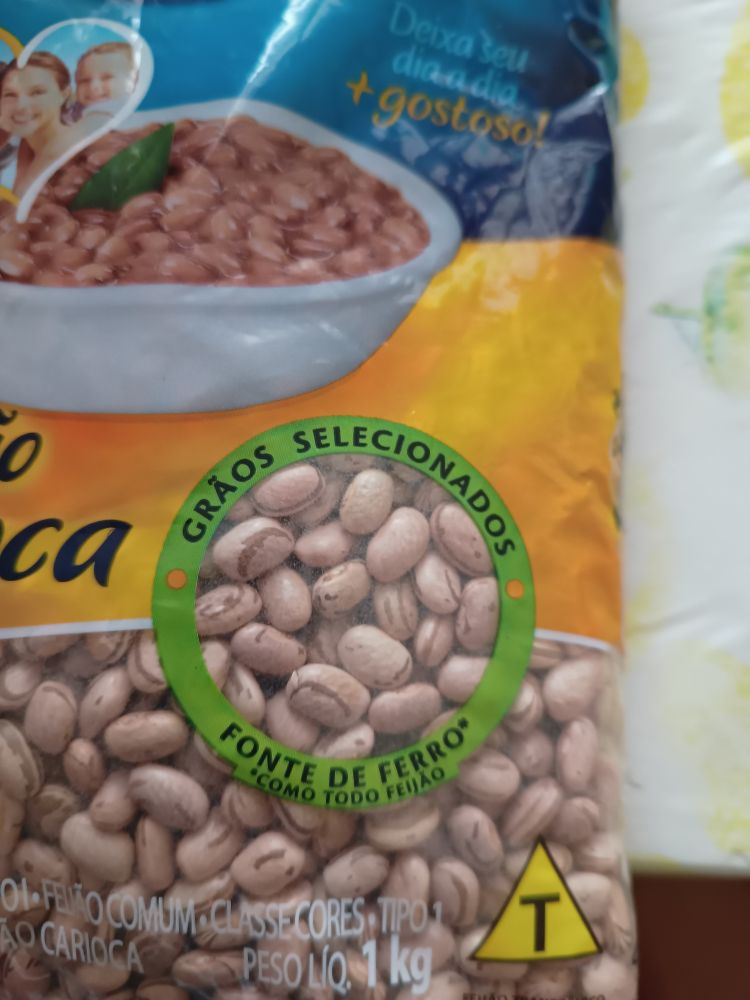 Foto de um pacote de feijão, onde se lê 