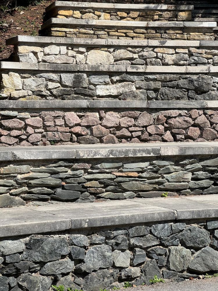 The Geosteps at the National Stone Centre. A special auditorium and performance arena - the ten risers represent the transition of rock ages in ascending order.