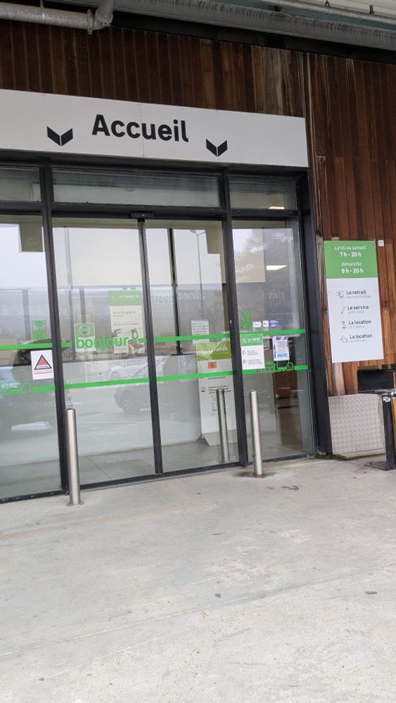 Façade de la livraison marchandise de Leroy Merlin 