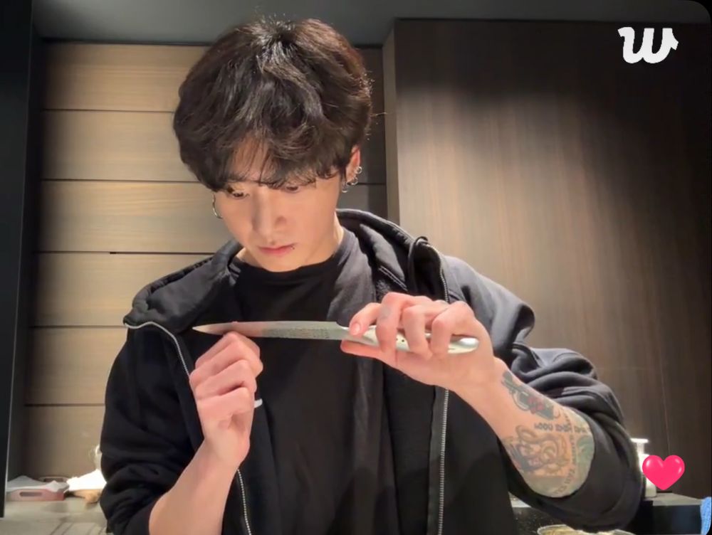 Jk sharpening a knife on his live stream 
