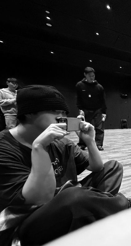 B&W photo from bts rehearsal - Namjoon (ok arms!)
