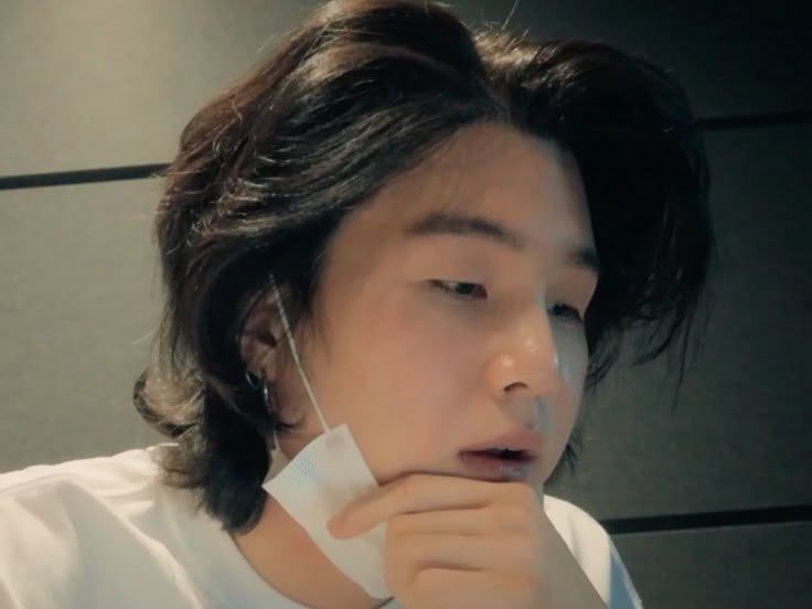 yoongi with face mask