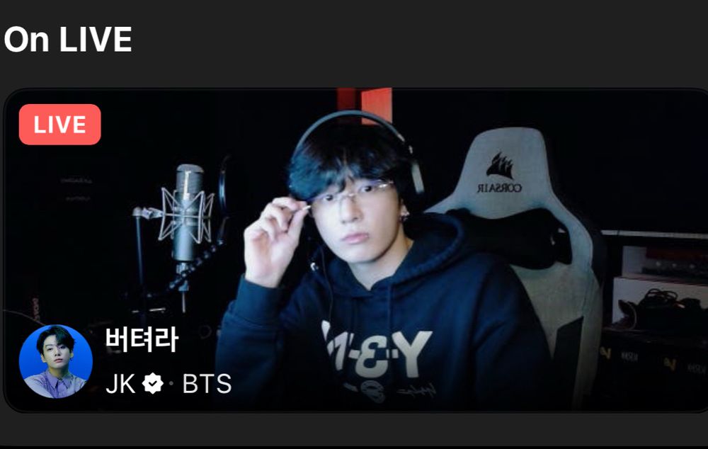 Pic from JKs live where he look like he’s ready to host a pod cast and I would subscribe in an instant 