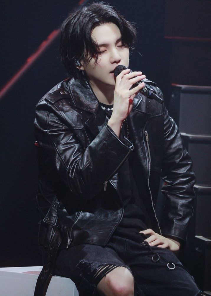 Yoongi in black with a leather jacket singing during d day concert 
