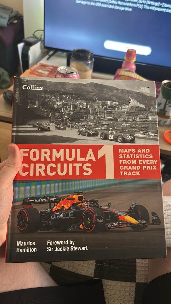 The cover of Formula 1 Circuits by Maurice Hamilton. 