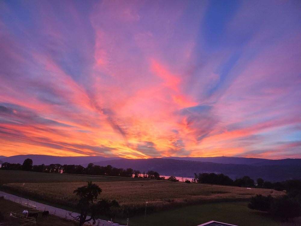 Flammendes Abendrot über dem Bielersee