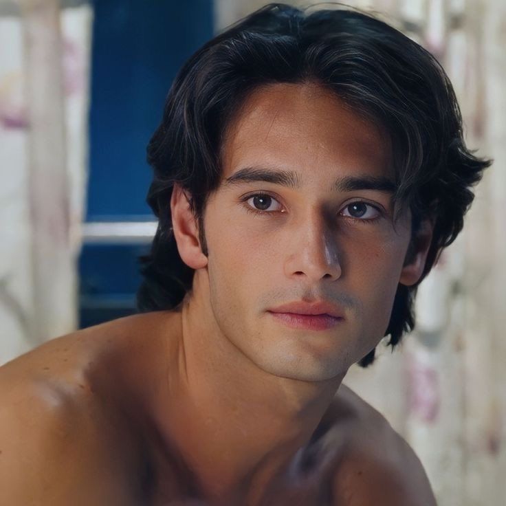 Close up of a younger Rodrigo Santoro
