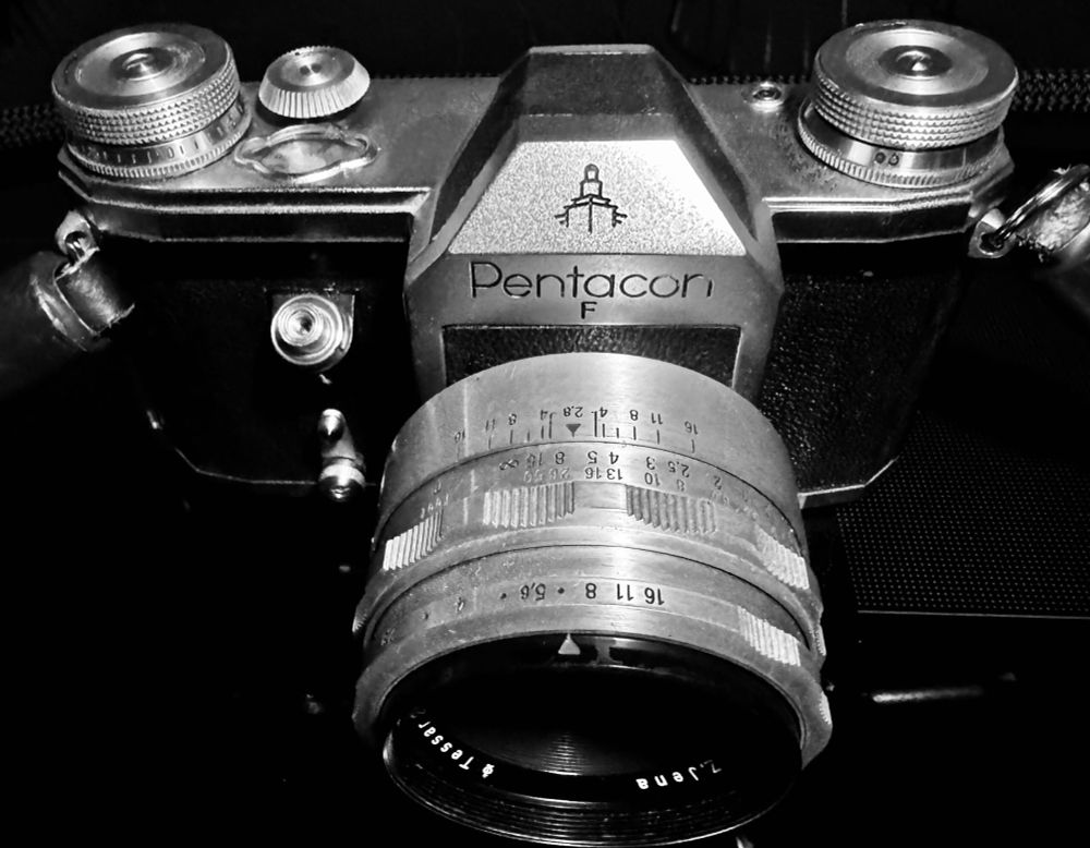 5 Frames with Pentacon F and Agfa APX 100