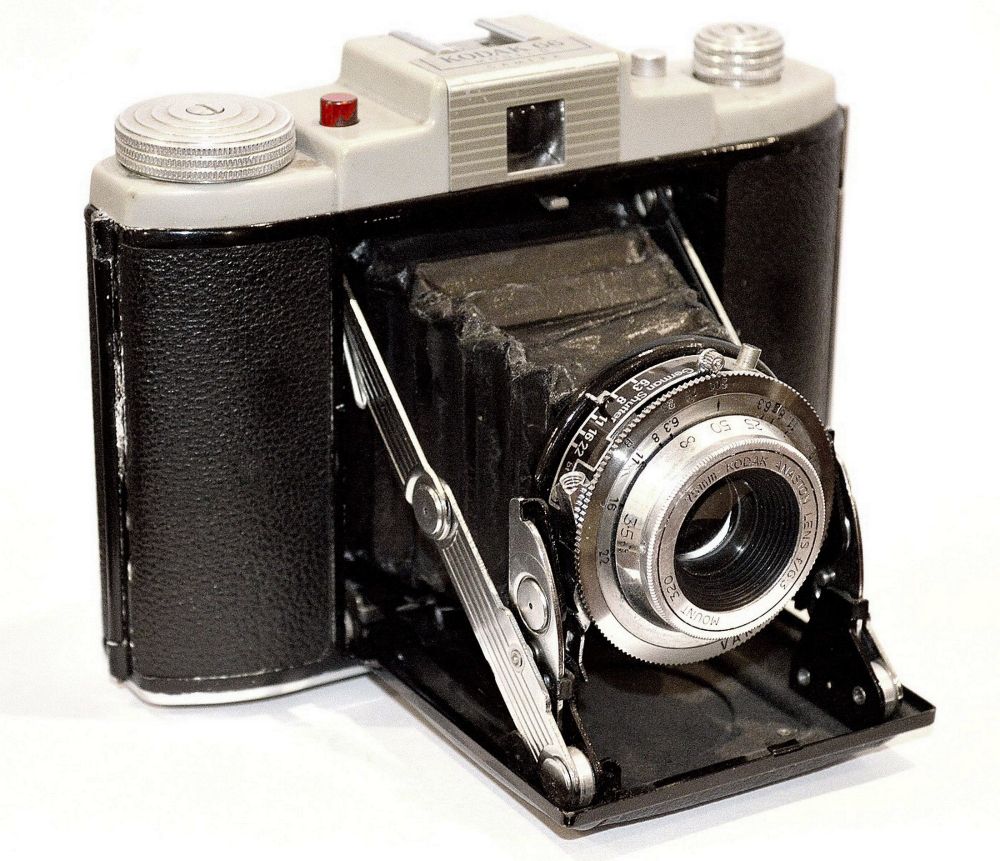 Kodak 66 II - a refreshingly simple 6x6 folding camera