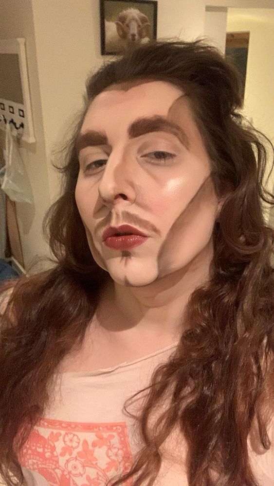 Sofus showing of his dreadfull makeup skills, altho the nose turned out amazing the hairline needs ALLOT of work. 