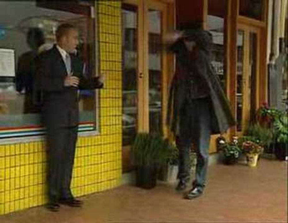 Shaun Micallef - Beret skit