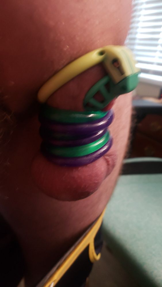 Caged jub with ball stretcher 