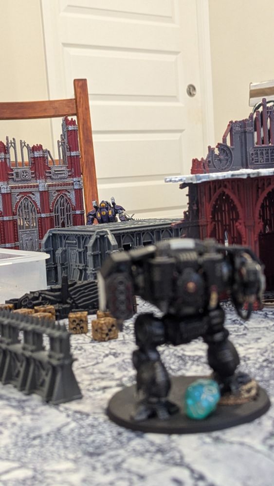 Star-crossed lovers.
A Ballistus Dreadnought and a T'au Gostkeel
