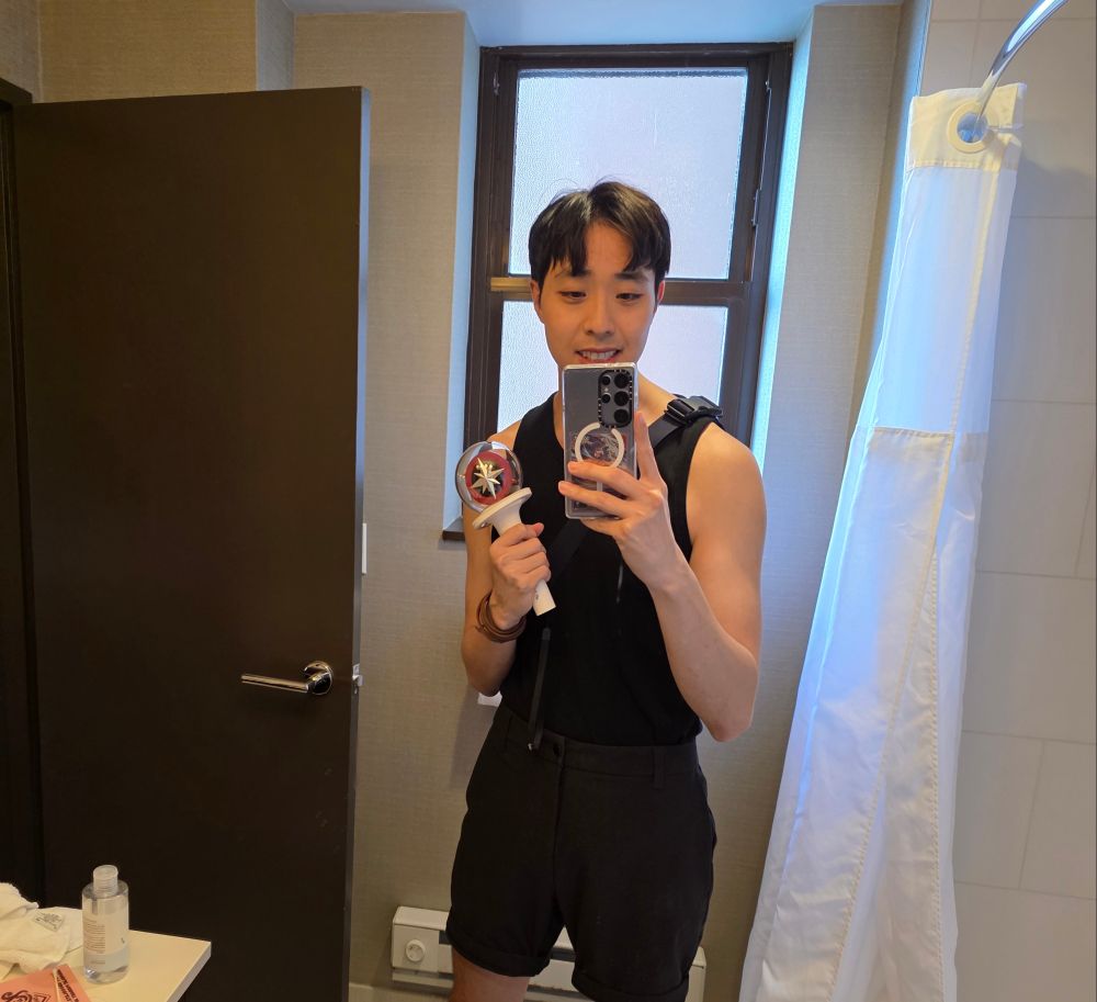Concert fit with my Stray Kids lightstick