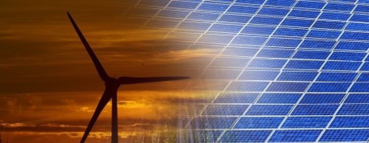 Kollage aus Windrad, Solarpanels und Bambusstangen
Bildrechte: Maria Maltseva / Pixabay
