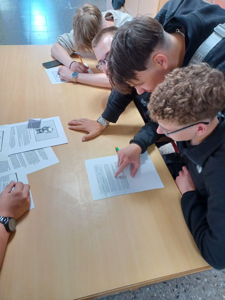 Gruppenarbeit zu den Todesopfern anhand von Darstellungen und Quellen