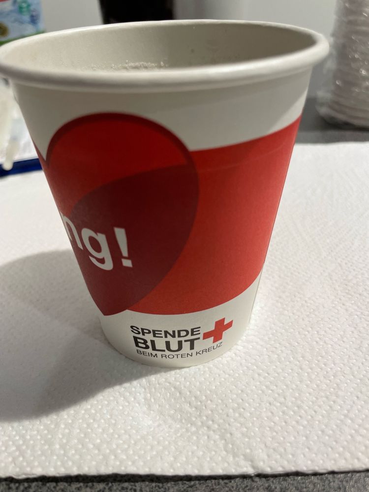 Trinkbecher vom DRK bei der Blutspende