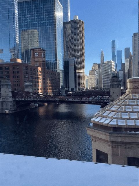 Chicago river looking east