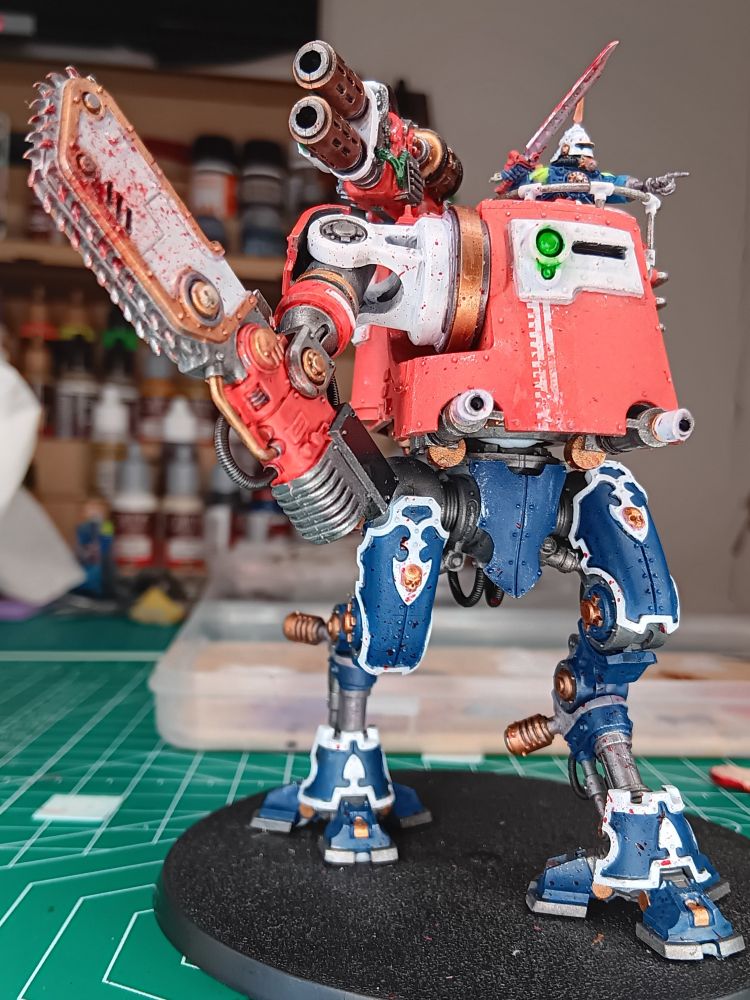A front view of my Armiger conversion, with his big chainsword attached to a Dunecrawler body.