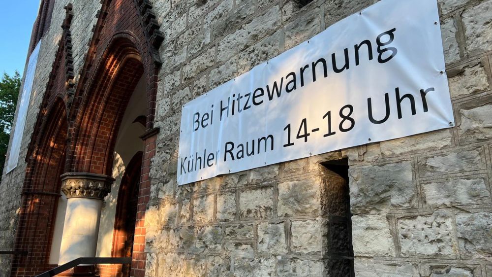 Bei Hitze im Liegestuhl abkühlen im Gotteshaus: Berliner Dreifaltigkeitskirche ist ein „kühler Raum“