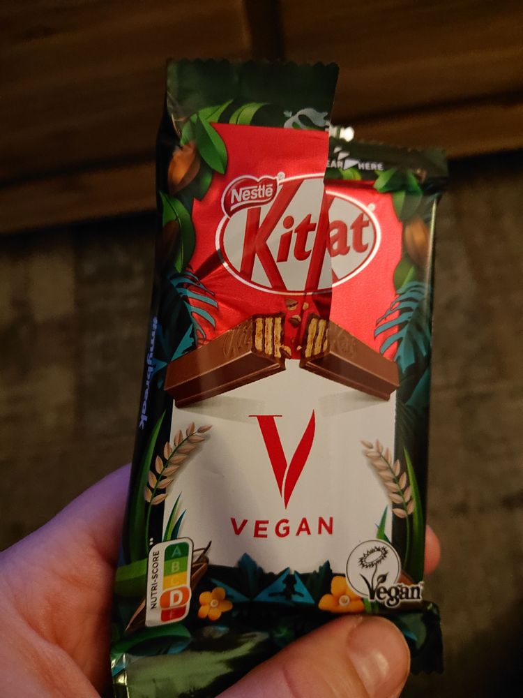 KitKat-Verpacking mit Aufschrift "Vegan"