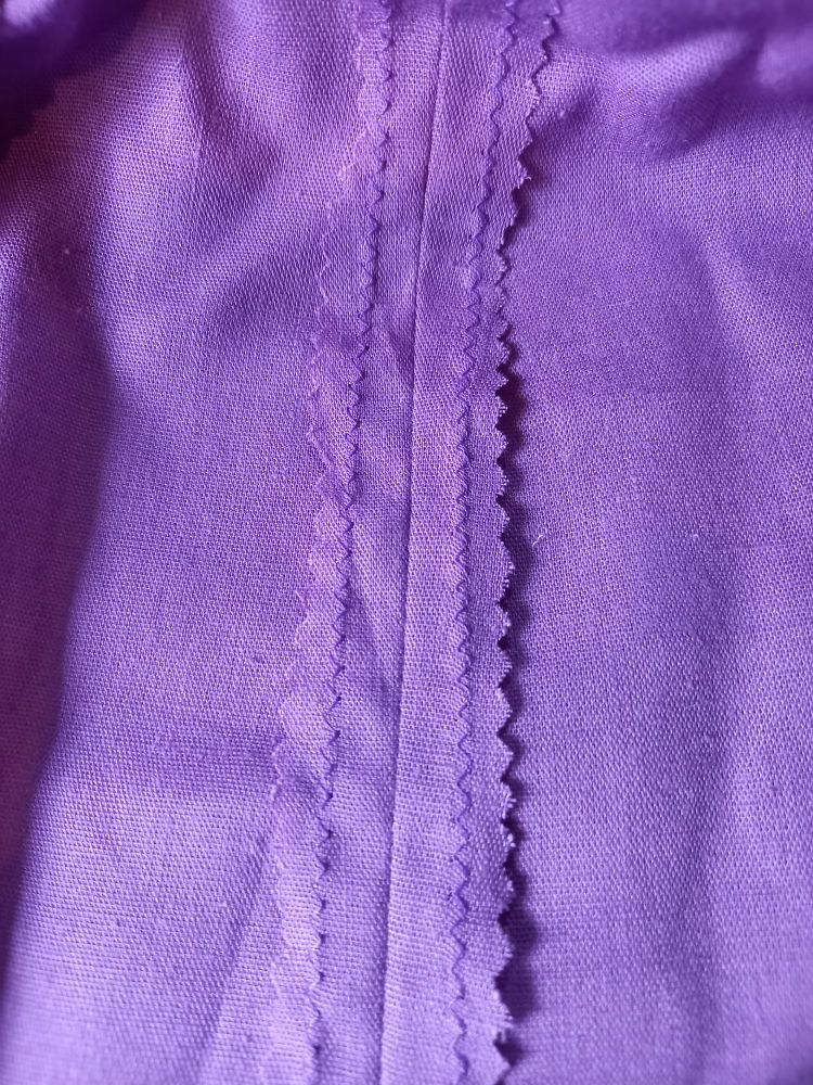 Photo shows the inside of my dress with the pretty seams, finished very nicely with zigzag stitching and then pinked edges.