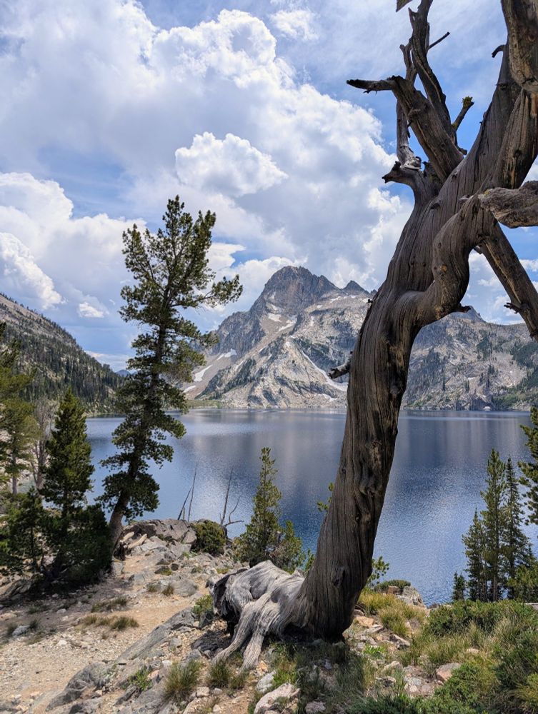 A beautiful alpine lake in the Sawtooth Mountains 