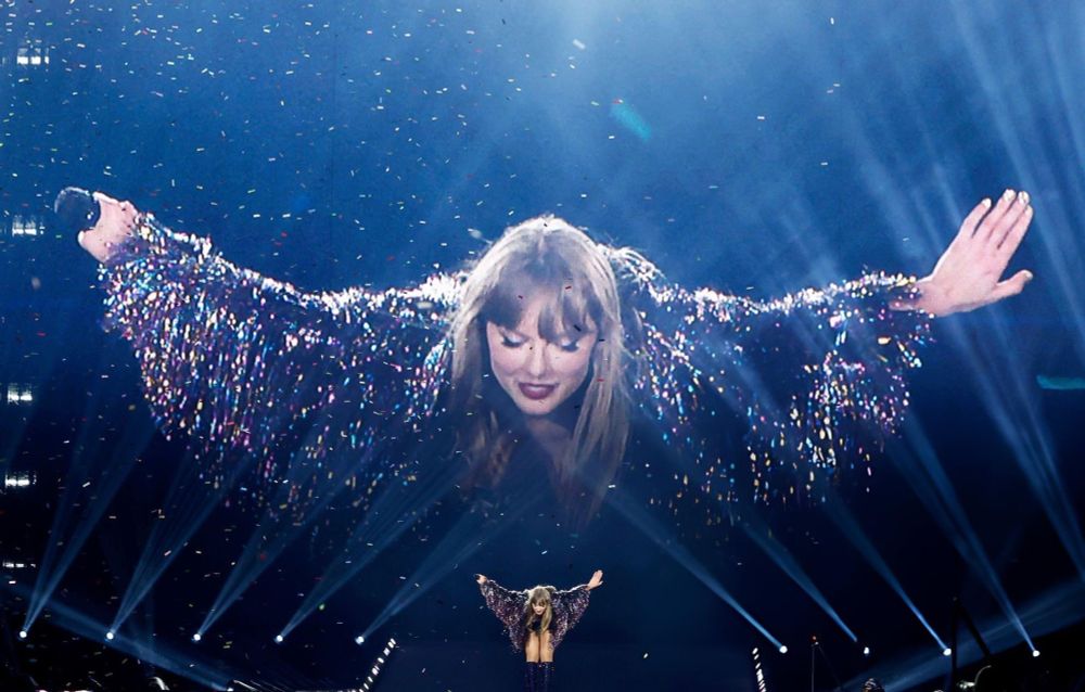 Taylor Swift at The Eras Tour Toronto N1 at the end of the Midnights set, bowing to the audience