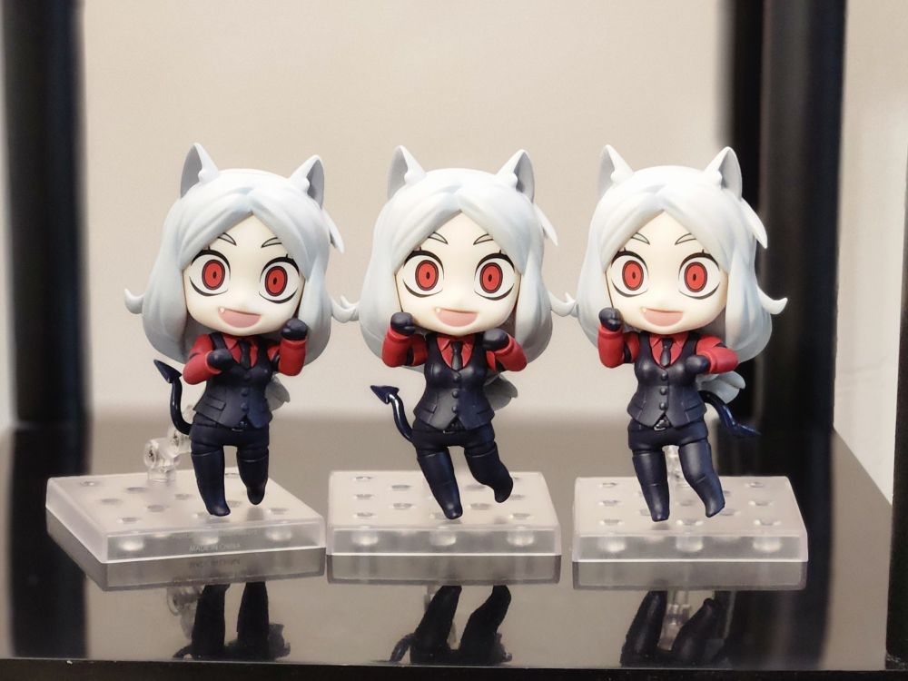 All three triplets to cat poses