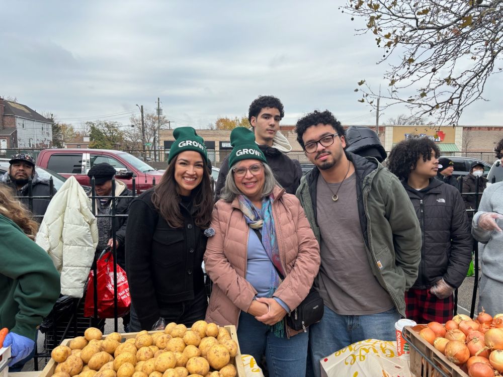 Rep. AOC attends GrowNYC food distribution 