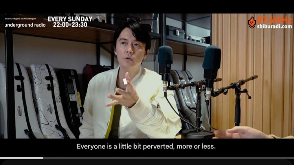 Screenshot from a video on Fukuyama Masaharu's YouTube channel (https://youtu.be/oDt-SNOCiGU?si=FgI0yMqV6ViFuYQM) where he discusses his thoughts on homoerotic manga. The auto-translated caption says, "Everyone is a little bit perverted, more or less."