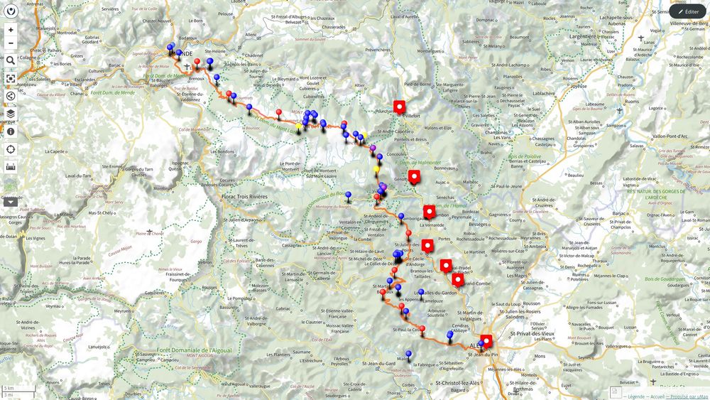 Carte IGN du nord des Cévennes, avec un itinéraire au départ de Mende et qui court jusqu'à Alès en passant par le mont Lozère. Quelques dizaines de marqueurs colorés marque les points d'eau, de ravitaillement, les gares à proximités et autres informations utiles pour la rando