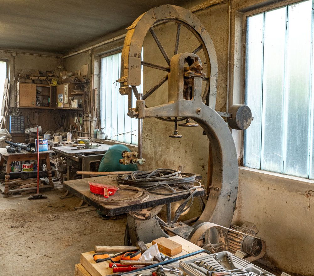 the old barrel maker workshop we cleaned out, lots of sawdust from the last century