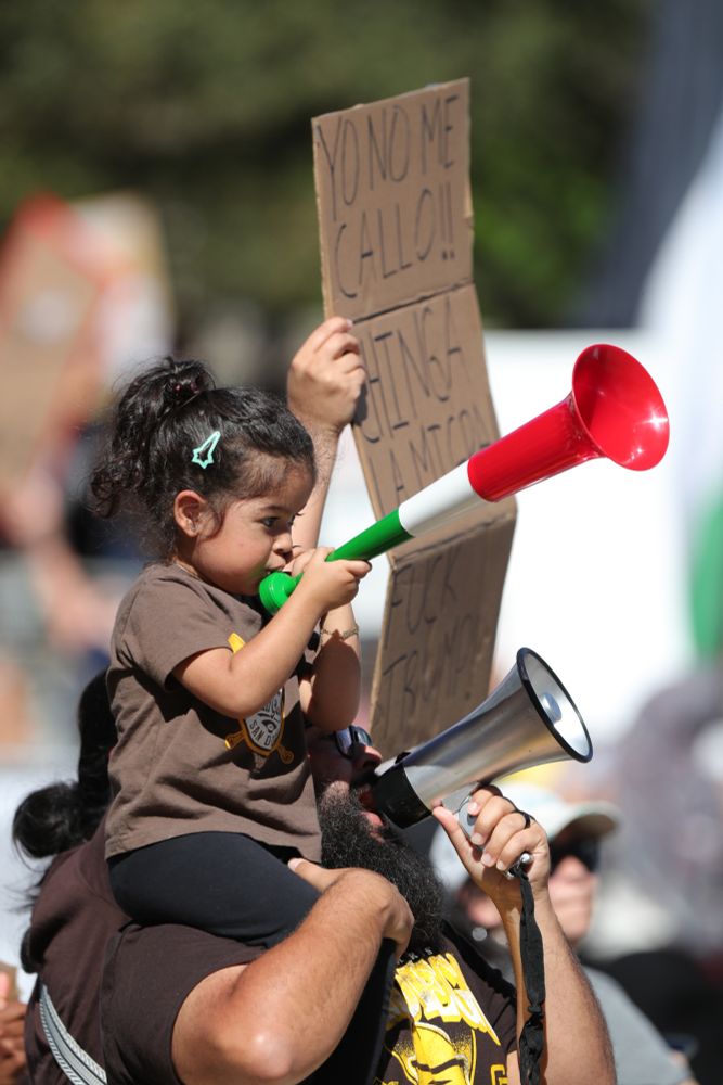 Yo no me callo! A young protester at the No Kings Rally, October 2025
