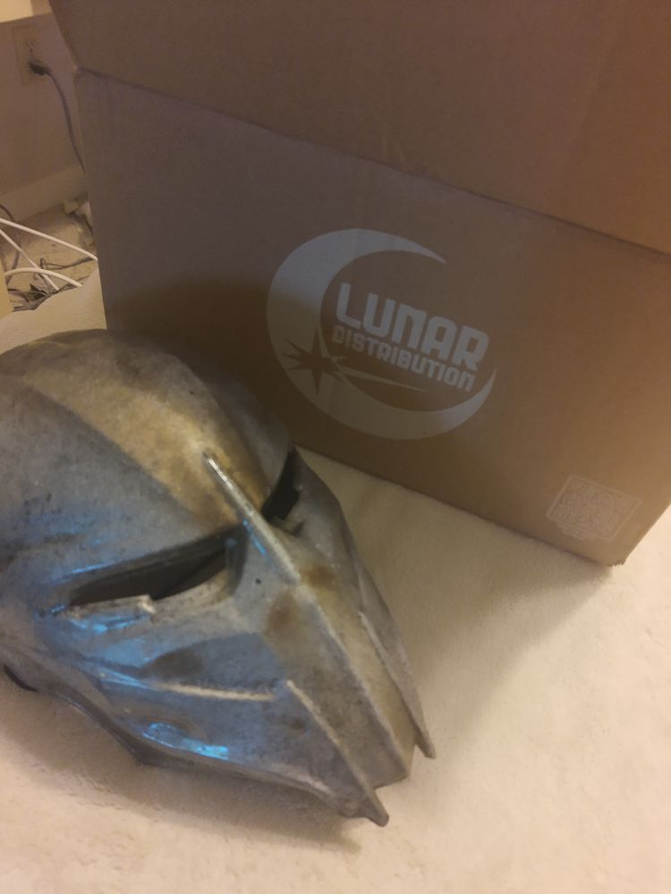 The Yautja mask resting on my bed, next to the cardboard box from Lunar Distribution 