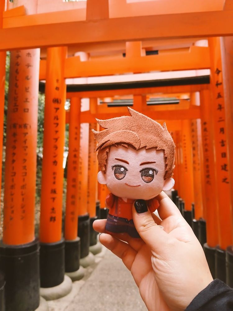 Lloyd Irving getting lost in the Senbon Torii. It's very long!!