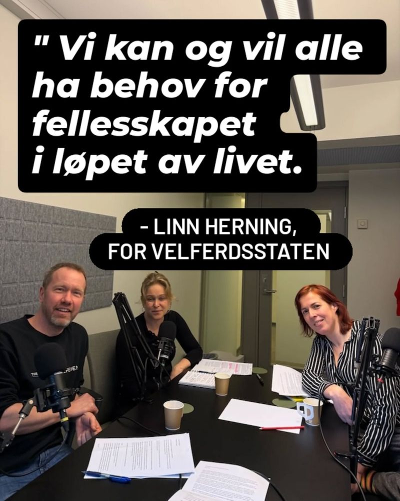 Bildet viser tre personer: Jonas Bals, Linn Herning og Carline Tromp i podkaststudio. Tekst: "Vi kan og vil alle ha behov for fellesskapet i løpet av livet" - Linn Herning, For Velferdsstaten