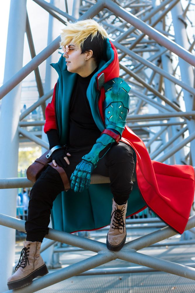 Vash the Stampede cosplay image
Photographer: @cayra.bsky.social
Editing: me
