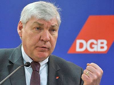 Michael Sommer vor DGB-Wand