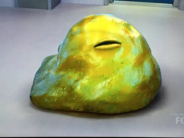 Lt. Yaphit, grünfarbiges geleeartiges Wesen auf der Orville. 